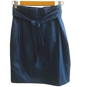BCBGMaxazria High Waisted Short Skirt  Pleated Back Zip Pockets Size 2‎
